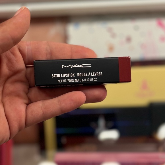 MAC Cosmetics: Satin Lipstick (815-Paramount) - Picture 3 of 3